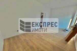 ЧИСТО НОВ С ТРИ ПАРКОМЕТА Тристаен апартамент, м-т Траката