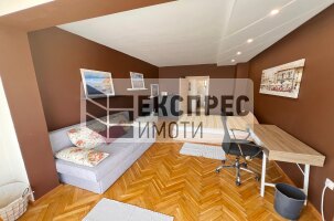 Обзаведен Четиристаен апартамент, Окръжна болница