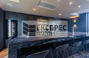 Обзаведен, Нов, Луксозен Тристаен апартамент, Център