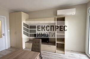 Neu, Möbliert, Luxuriös Studio, Vladislav Varnenchik