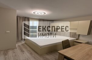 Neu, Möbliert, Luxuriös Studio, Vladislav Varnenchik