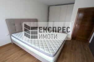 Обзавeден Тристаен апартамент, Център