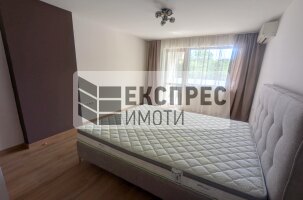 Обзавeден Тристаен апартамент, Център