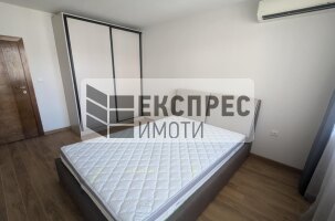 Обзавeден Тристаен апартамент, Център