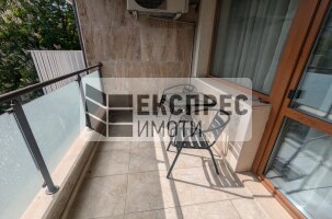 Обзавeден Тристаен апартамент, Център