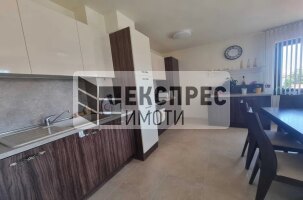 Обзавeден Тристаен апартамент, Виница