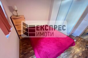 Обзаведен Тристаен апартамент, Лятно кино Тракия
