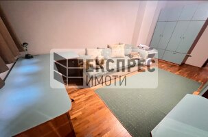 Обзаведен Тристаен апартамент, Лятно кино Тракия