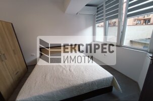 Обзаведен Тристаен апартамент, Колхозен пазар