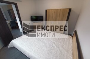 Обзаведен Тристаен апартамент, Колхозен пазар