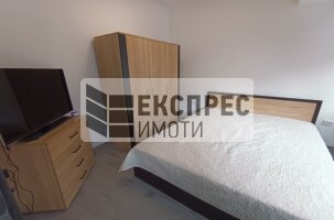 Обзаведен Тристаен апартамент, Колхозен пазар