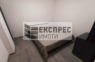 Обзаведен Тристаен апартамент, Колхозен пазар