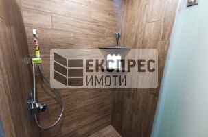 Обзаведен Тристаен апартамент, Колхозен пазар