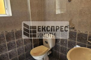 Необзаведен Тристаен апартамент, Гръцка махала