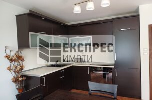 Обзавeден Двустаен апартамент, Погреби