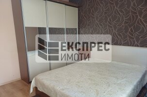 Обзавeден Двустаен апартамент, Погреби