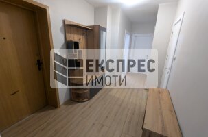 Обзавeден Тристаен апартамент, Окръжна болница