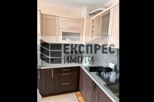 Обзаведен Тристаен апартамент, Окръжна болница