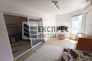 Обзаведен Тристаен апартамент, Окръжна болница