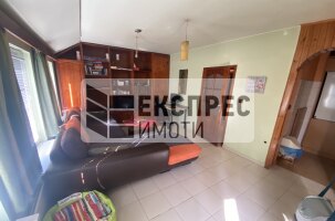 Обзаведен Тристаен апартамент, Окръжна болница