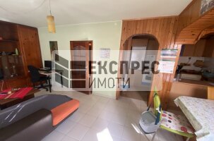 Обзаведен Тристаен апартамент, Окръжна болница