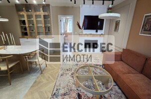 Обзавeден Тристаен апартамент, Център