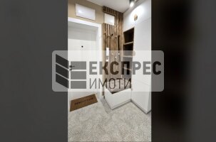 Обзавeден Тристаен апартамент, Център