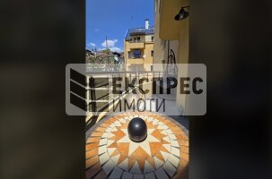 Обзавeден Тристаен апартамент, Център