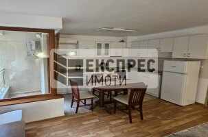 Обзаведен Тристаен апартамент, Гръцка махала