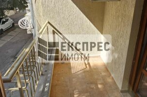 Обзаведен Тристаен апартамент, Гръцка махала