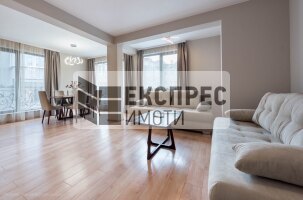 Нов, Луксозен, Обзаведен Тристаен апартамент, Център