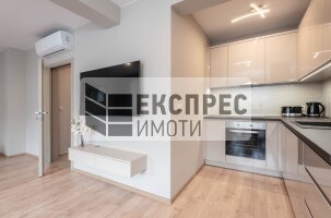Нов, Луксозен, Обзаведен Тристаен апартамент, Център
