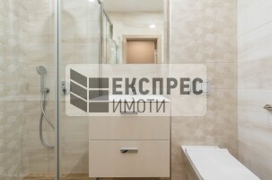 Нов, Луксозен, Обзаведен Тристаен апартамент, Център