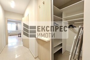 Нов, Луксозен, Обзаведен Тристаен апартамент, Център