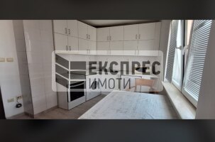 Обзаведен Тристаен апартамент, Лятно кино Тракия