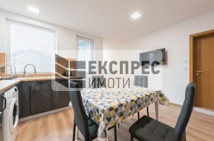 Oбзаведен, нов Тристаен апартамент, Център