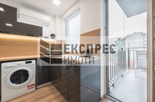 Oбзаведен, нов Тристаен апартамент, Център