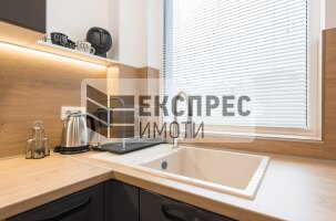 Oбзаведен, нов Тристаен апартамент, Център