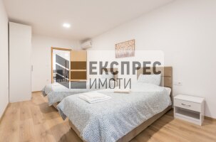 Oбзаведен, нов Тристаен апартамент, Център