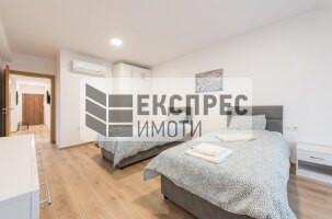 Oбзаведен, нов Тристаен апартамент, Център