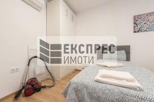 Oбзаведен, нов Тристаен апартамент, Център