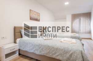 Oбзаведен, нов Тристаен апартамент, Център