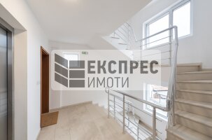Oбзаведен, нов Тристаен апартамент, Център