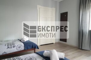 Обзаведен Тристаен апартамент, Център