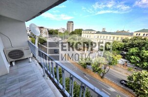 Необзаведен Едностаен апартамент, Център