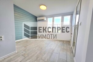 Необзаведен Едностаен апартамент, Център