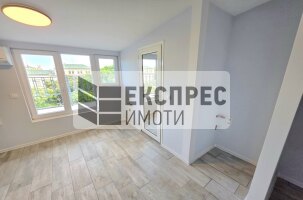 Необзаведен Едностаен апартамент, Център