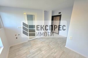 Необзаведен Едностаен апартамент, Център