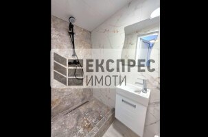 Необзаведен Едностаен апартамент, Център