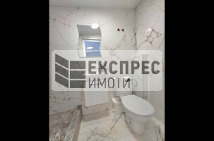Необзаведен Едностаен апартамент, Център